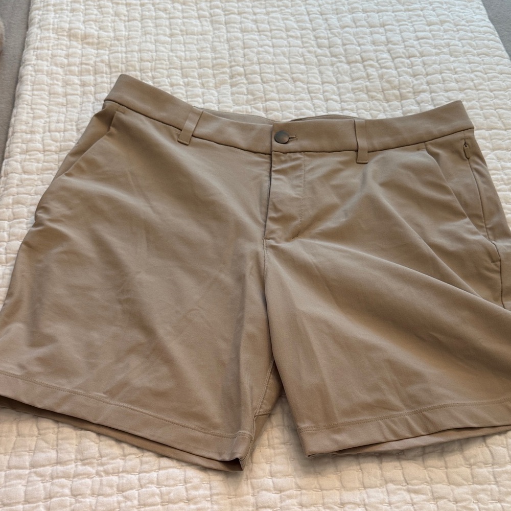 lululemon Mens classic 7” ABC Warpstreme tan shorts size 33